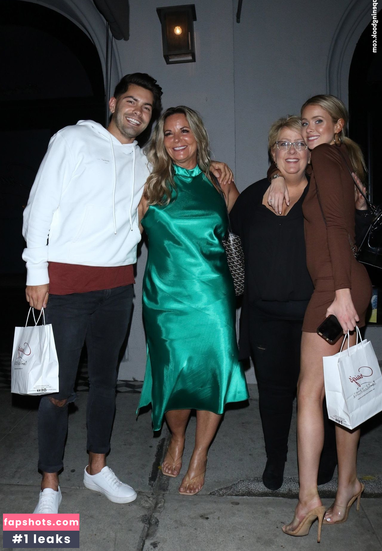 Hannah Godwin gallery photo #32