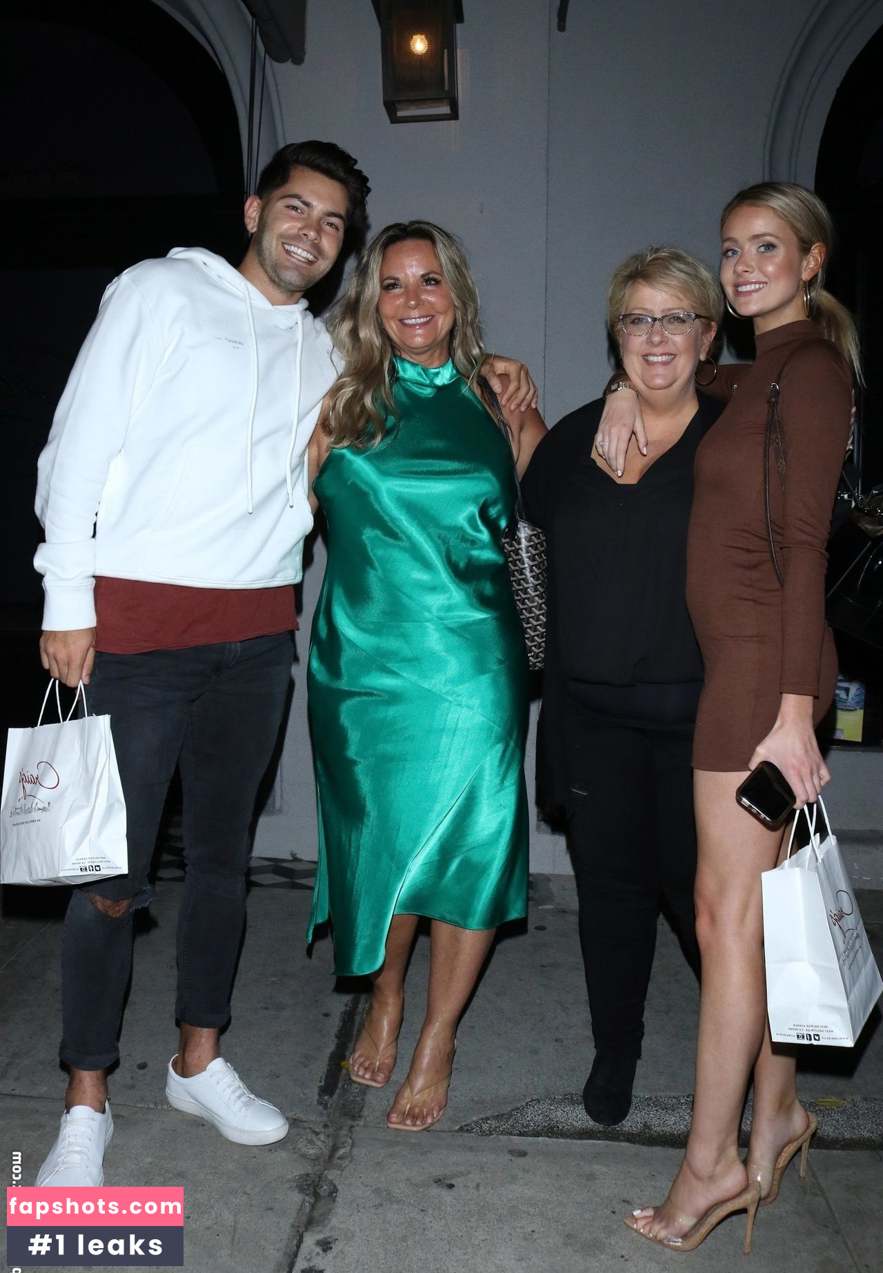 Hannah Godwin gallery photo #33