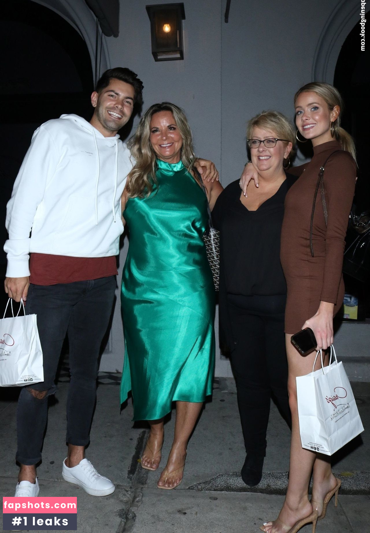 Hannah Godwin gallery photo #34