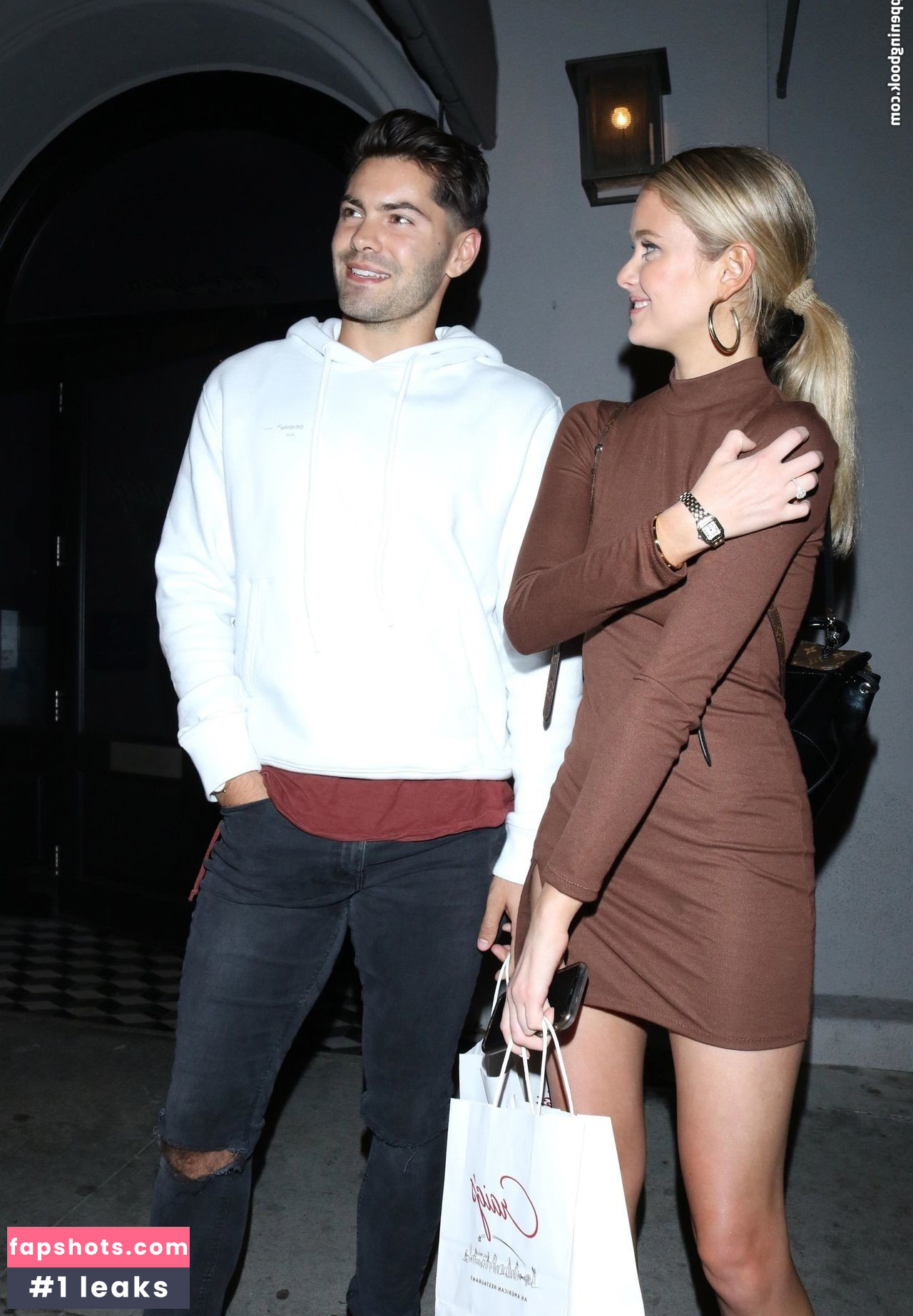 Hannah Godwin gallery photo #39