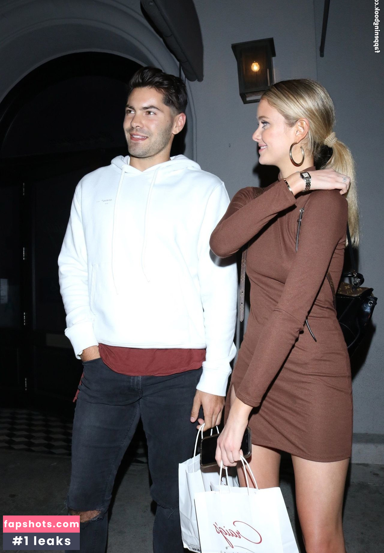 Hannah Godwin gallery photo #40