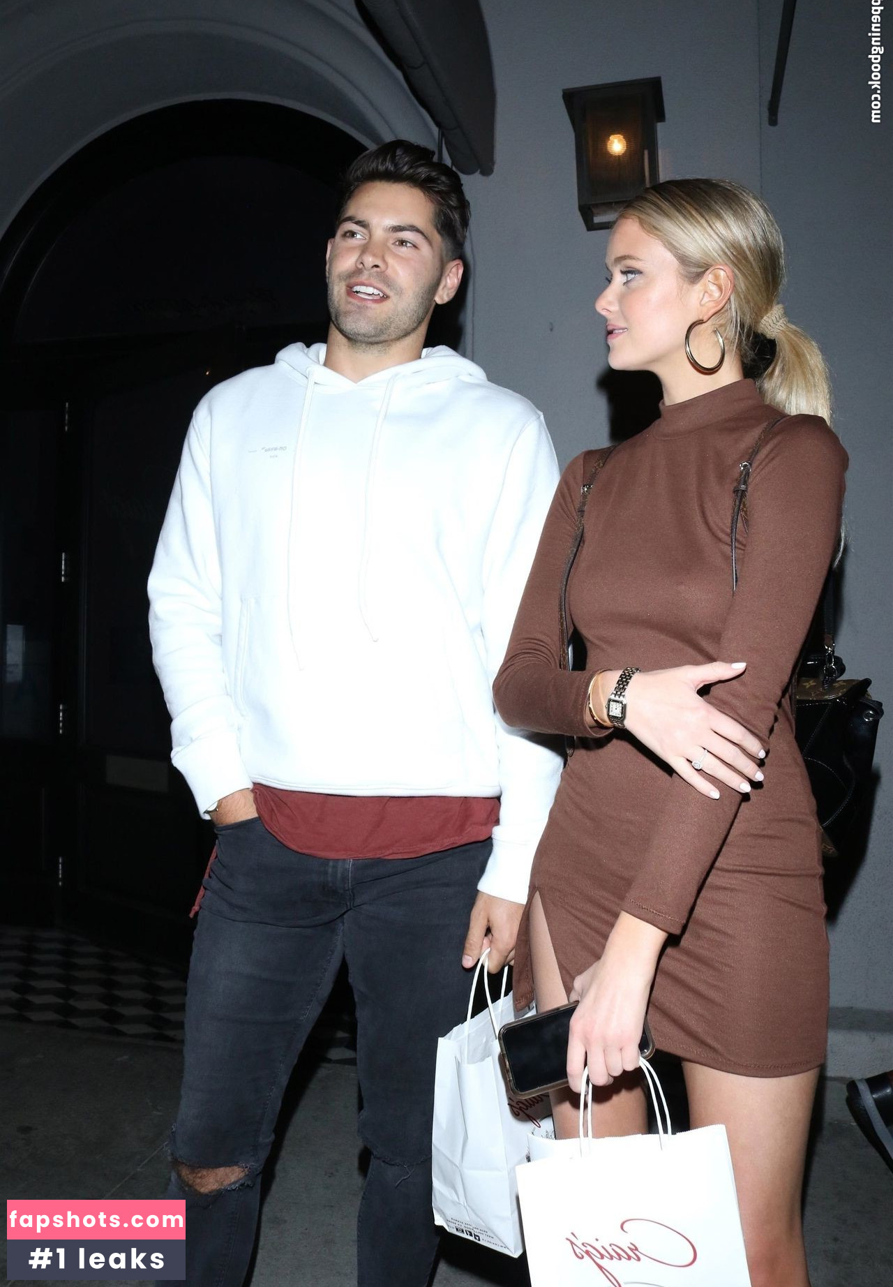 Hannah Godwin gallery photo #42