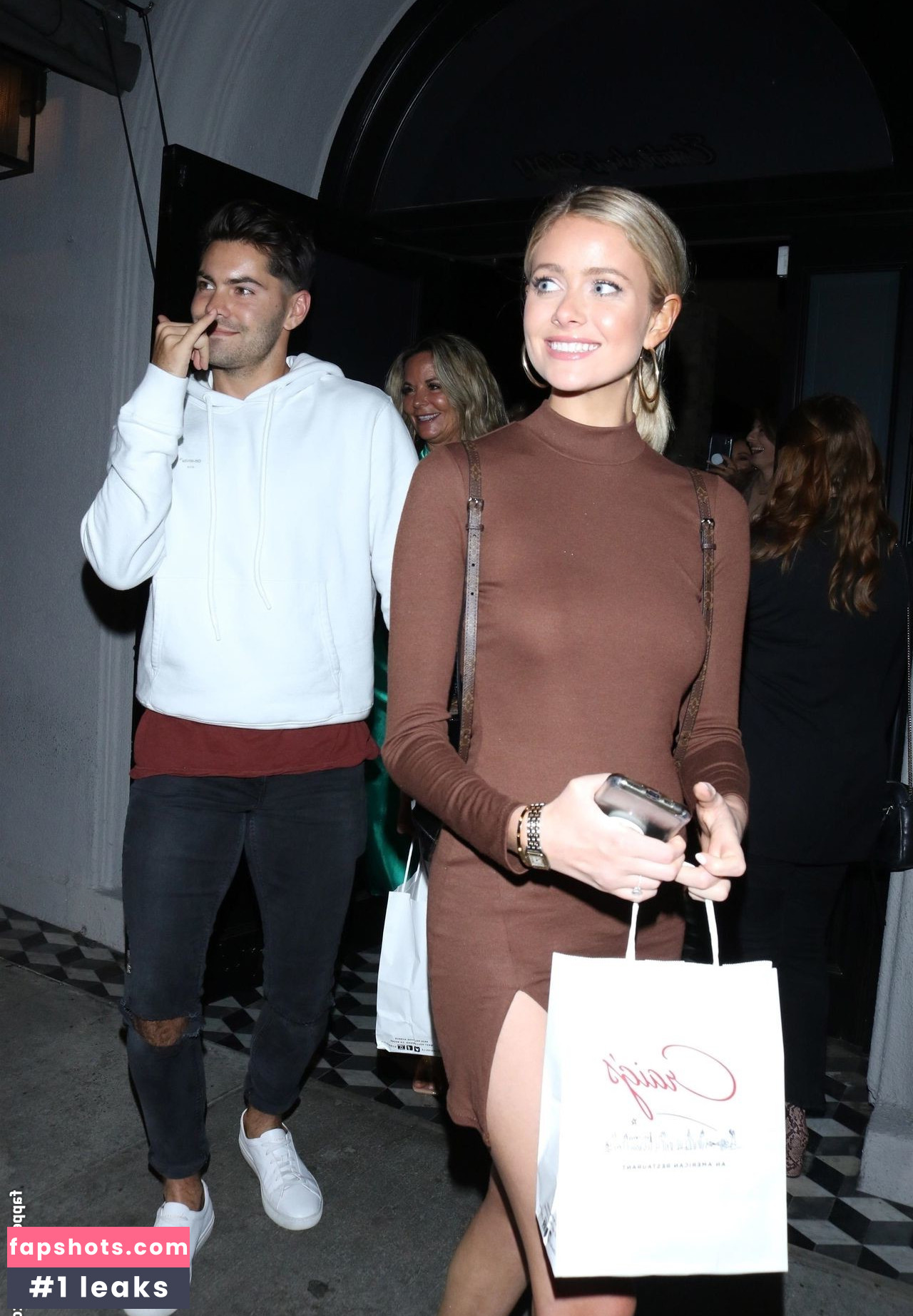 Hannah Godwin gallery photo #56