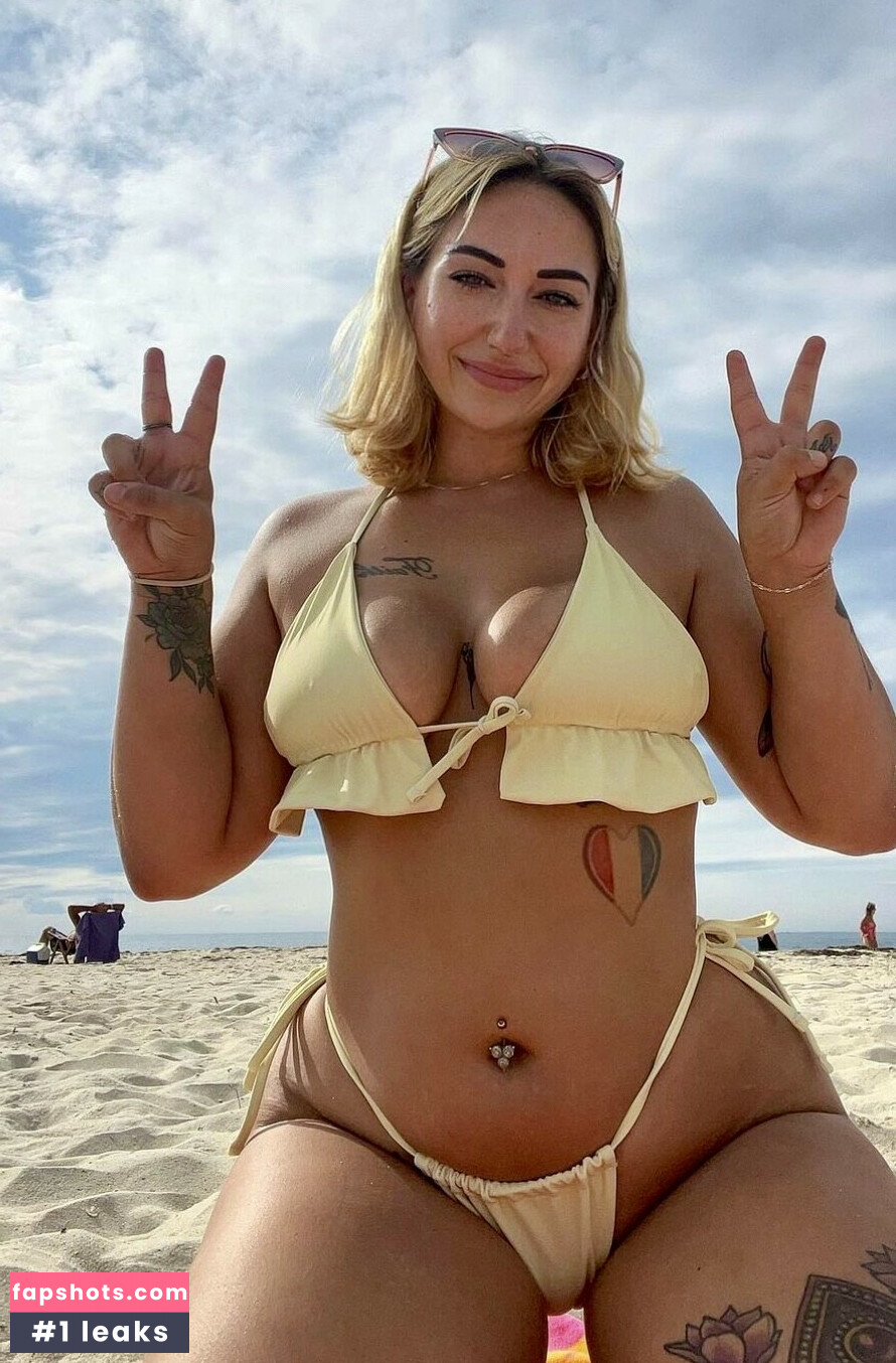 Hannah Helena gallery photo #6