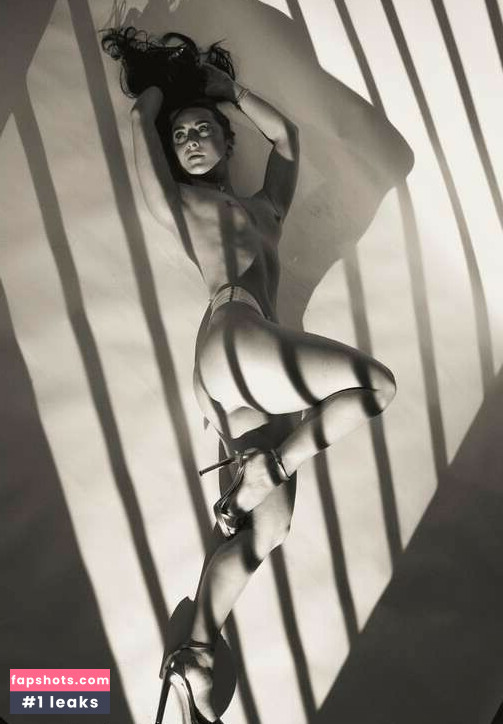 Hannah James gallery photo #2