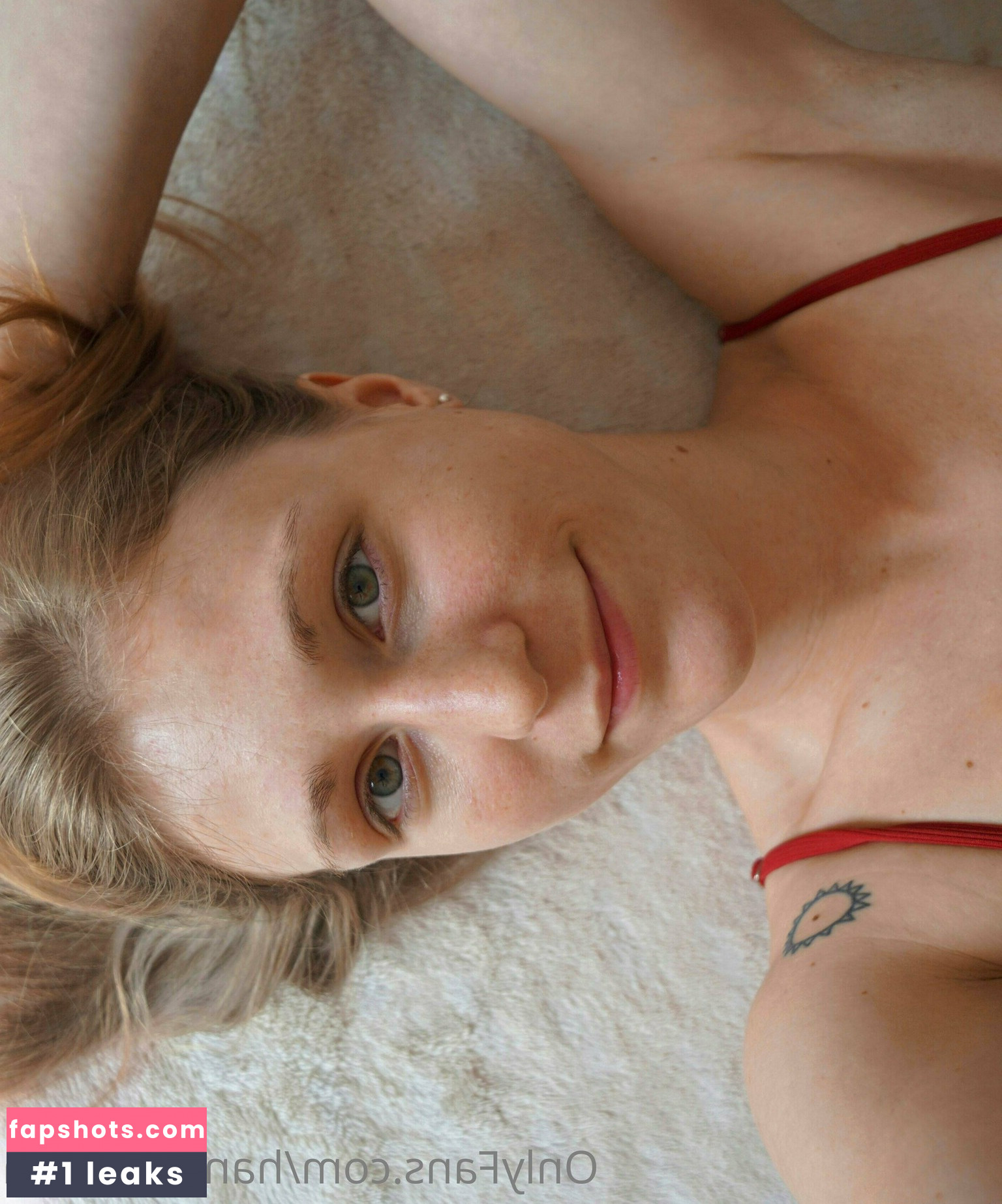 Hannah Klein gallery photo #13