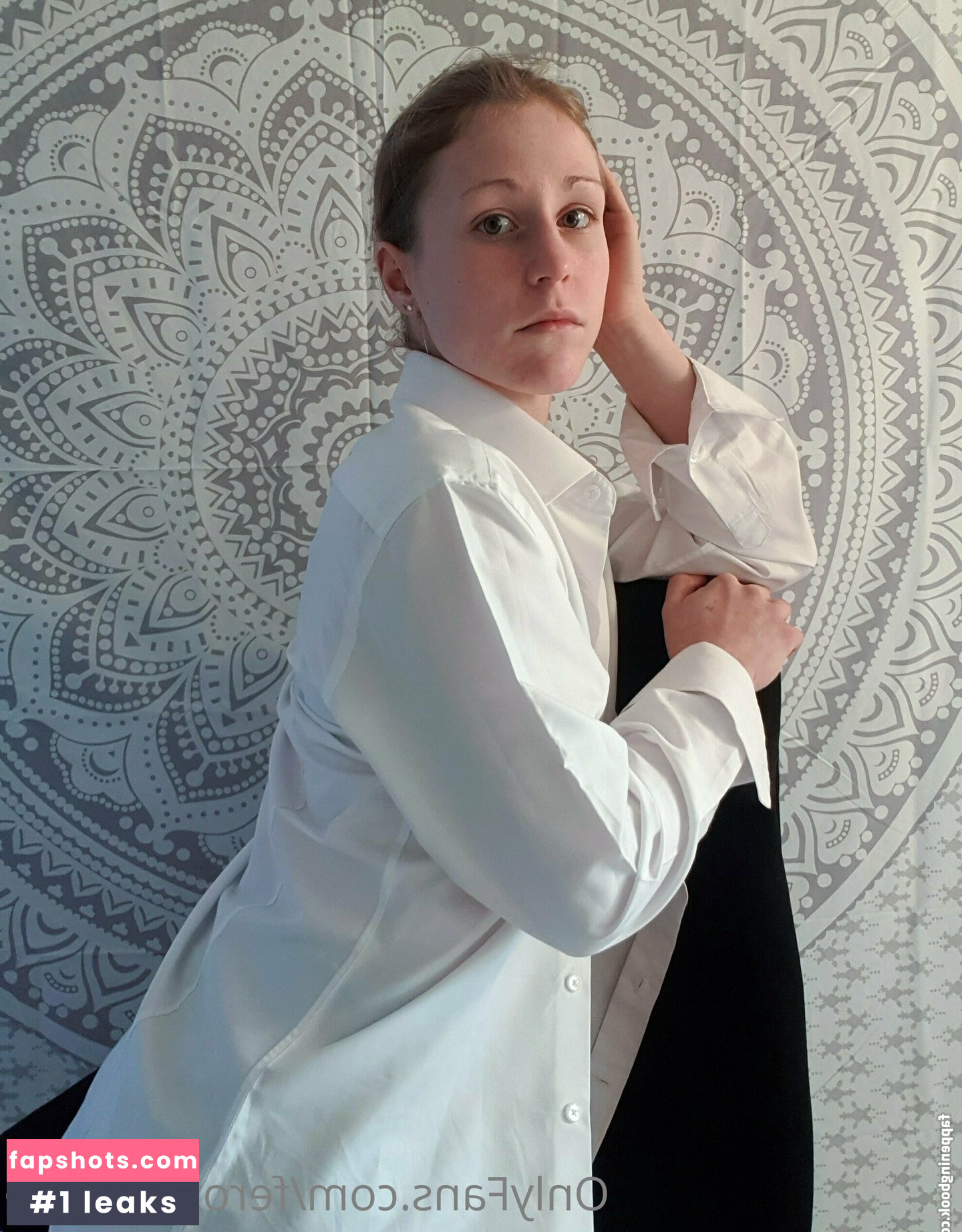 Hannah Klein gallery photo #23