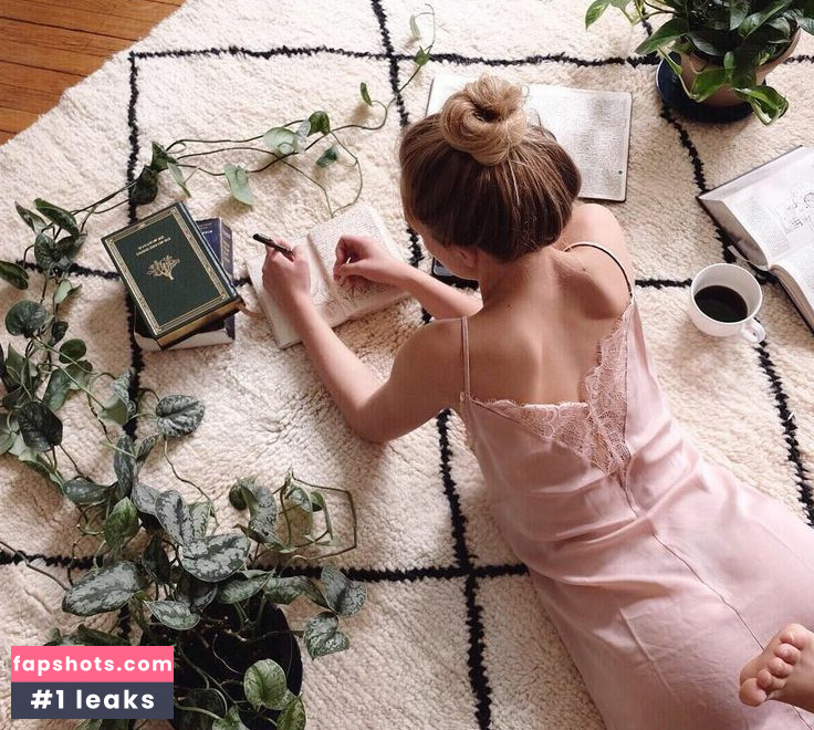 Hannah Lee gallery photo #5