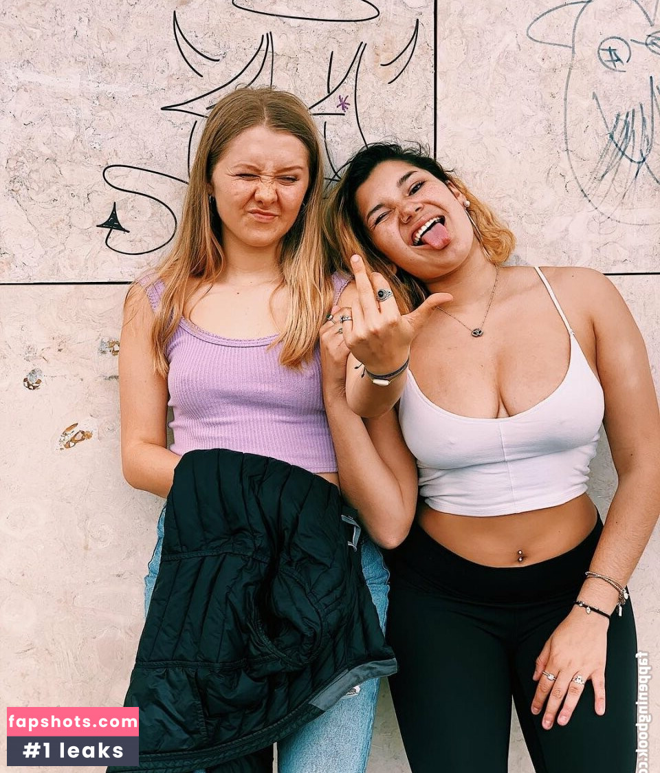 Hannah M gallery photo #11