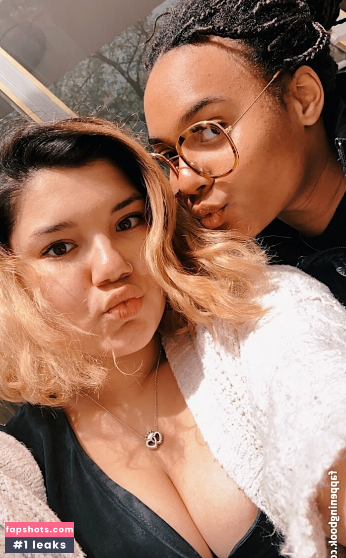 Hannah M gallery photo #20