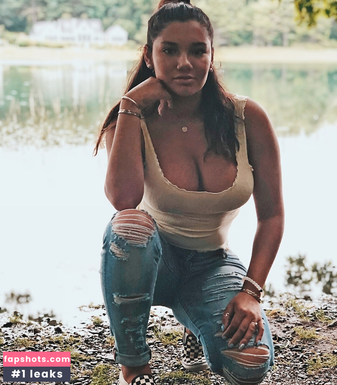 Hannah M gallery photo #41