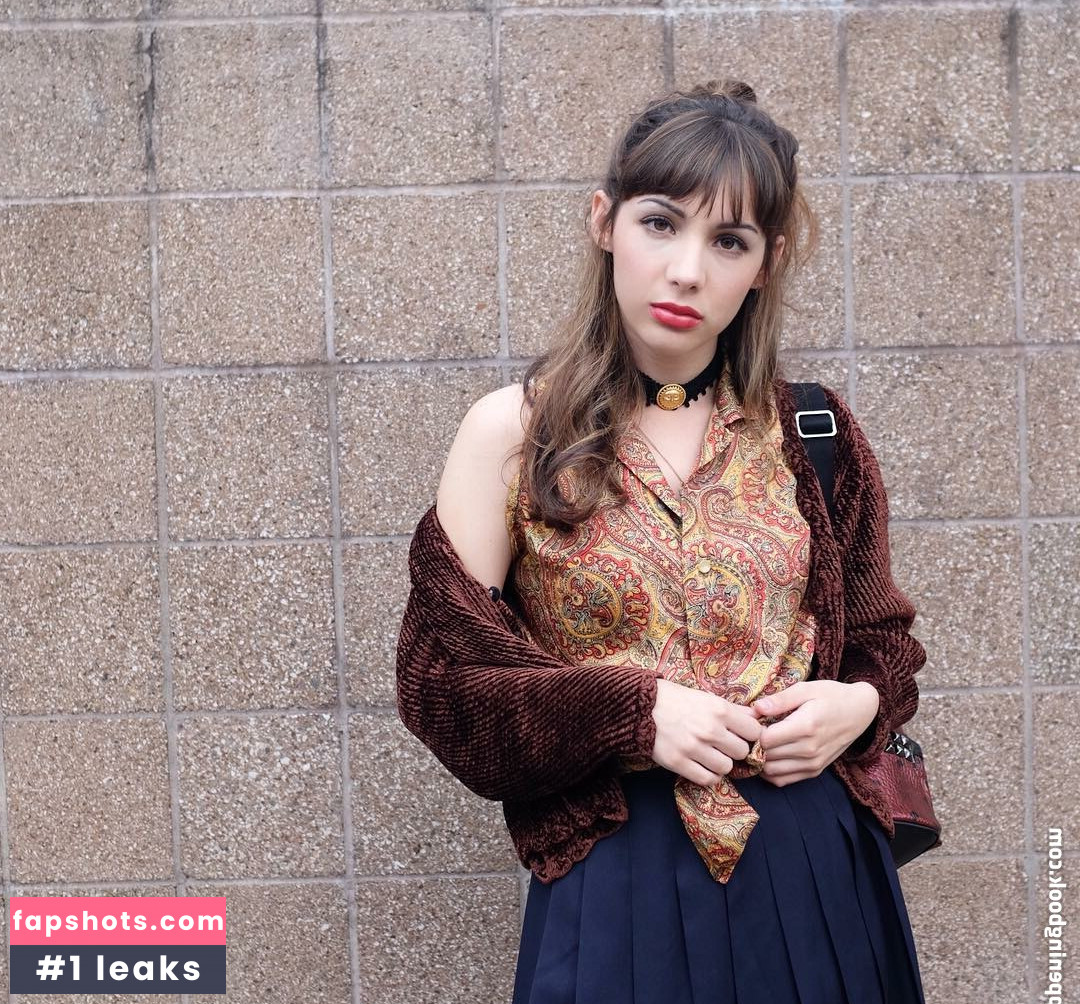 Hannah Marks gallery photo #12