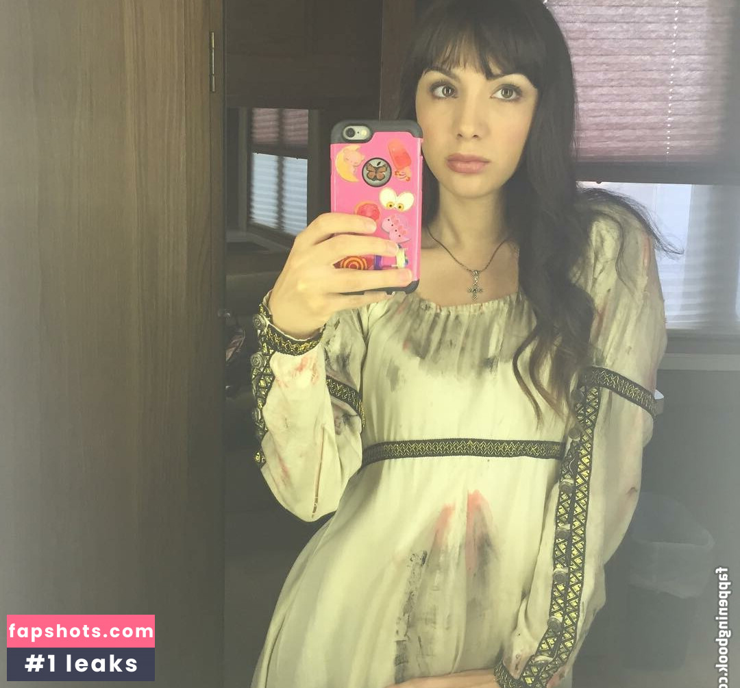 Hannah Marks gallery photo #17
