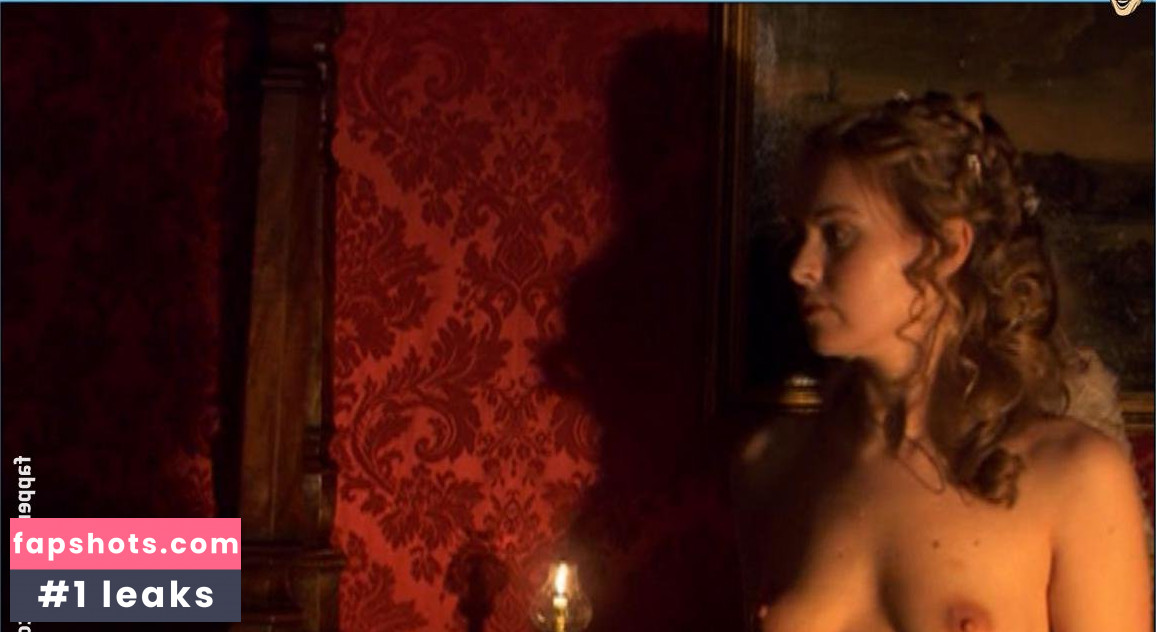 Hannah Rossi nude babe gallery