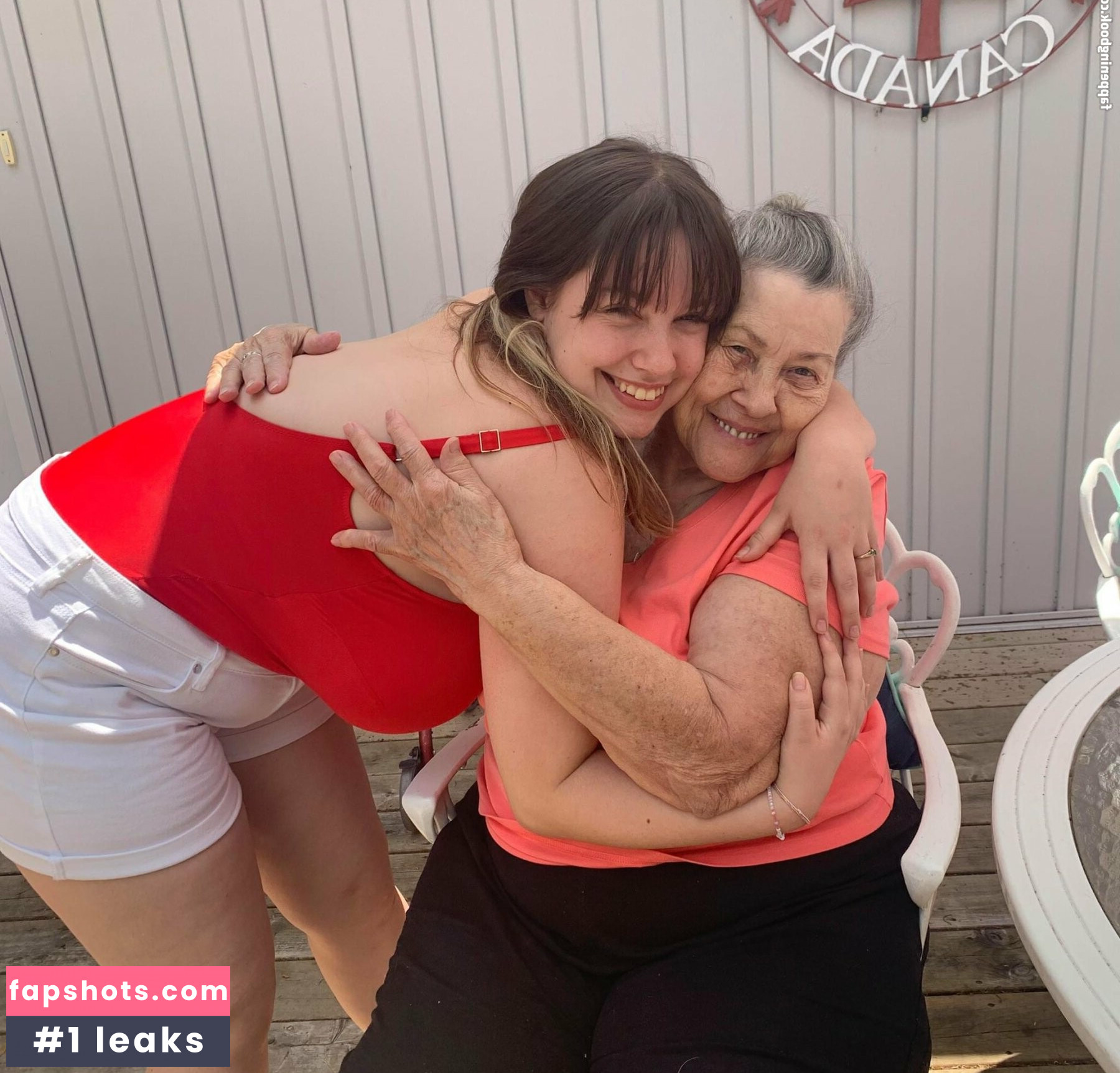 Hannah S gallery photo #4