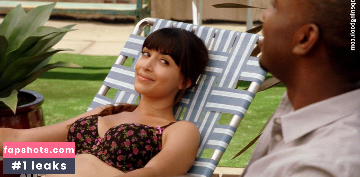 Hannah Simone gallery photo #43