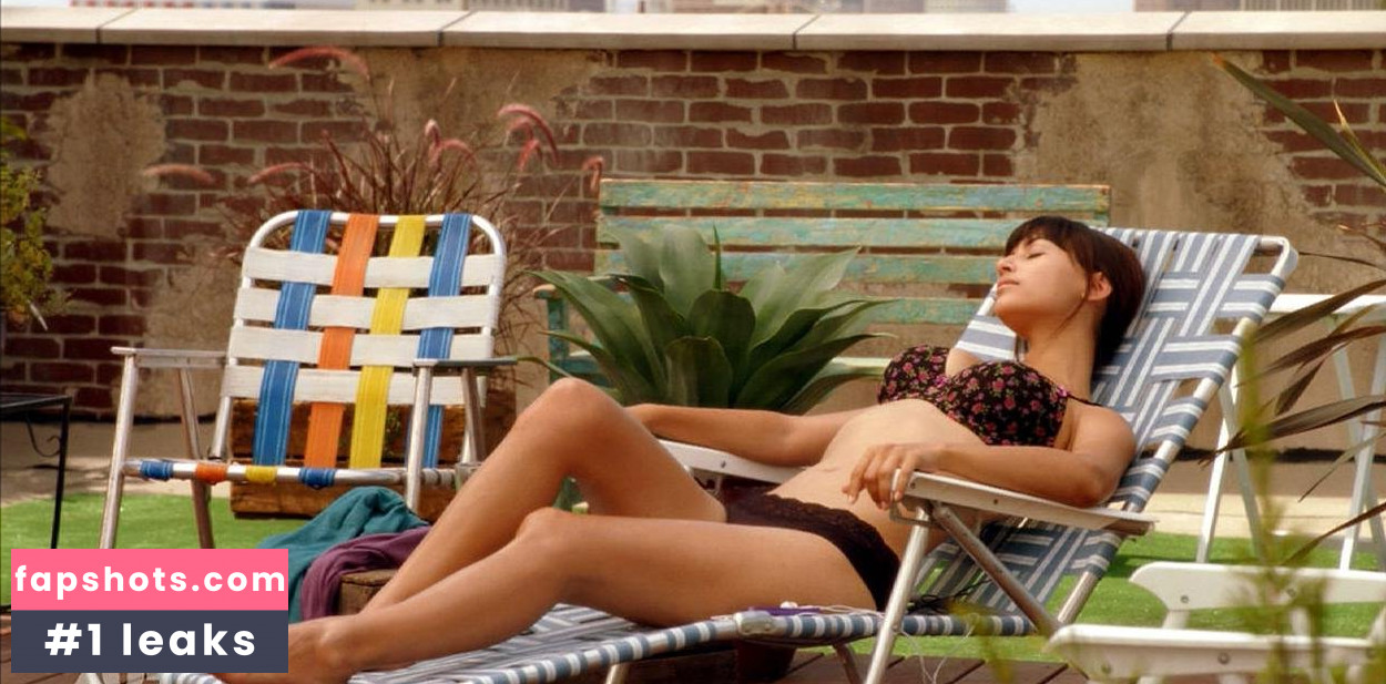 Hannah Simone gallery photo #50