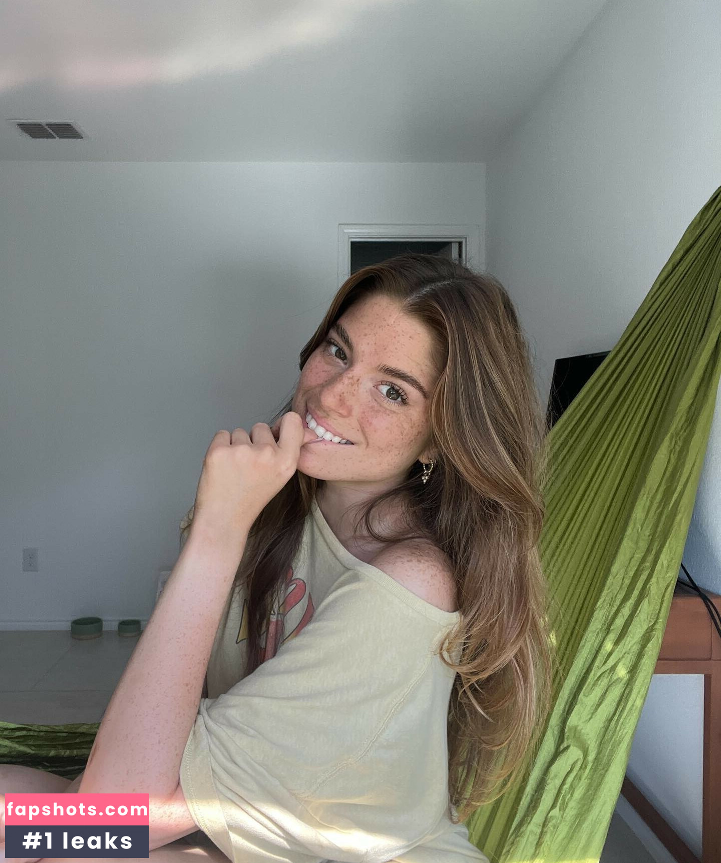 Hannah Stein gallery photo #121