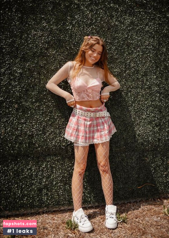 Hannah Stein gallery photo #37