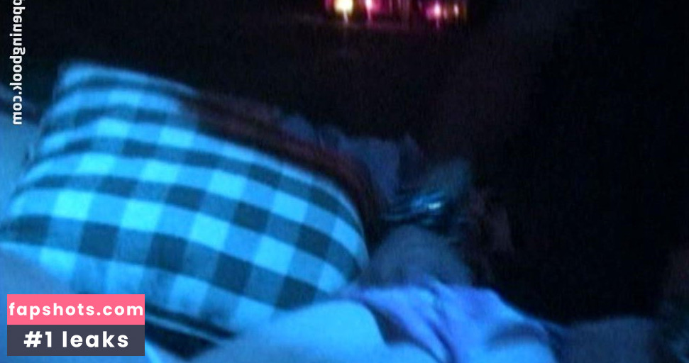 Hannah Whalley nude babe gallery