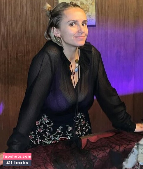 Hannah Witton Nude Leaks OnlyFans Photos #2 - LeakJerk