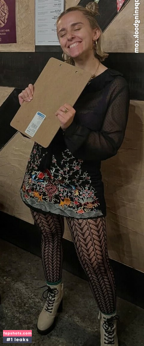 Hannah Witton Nude Leaks OnlyFans Photos #3 - LeakJerk