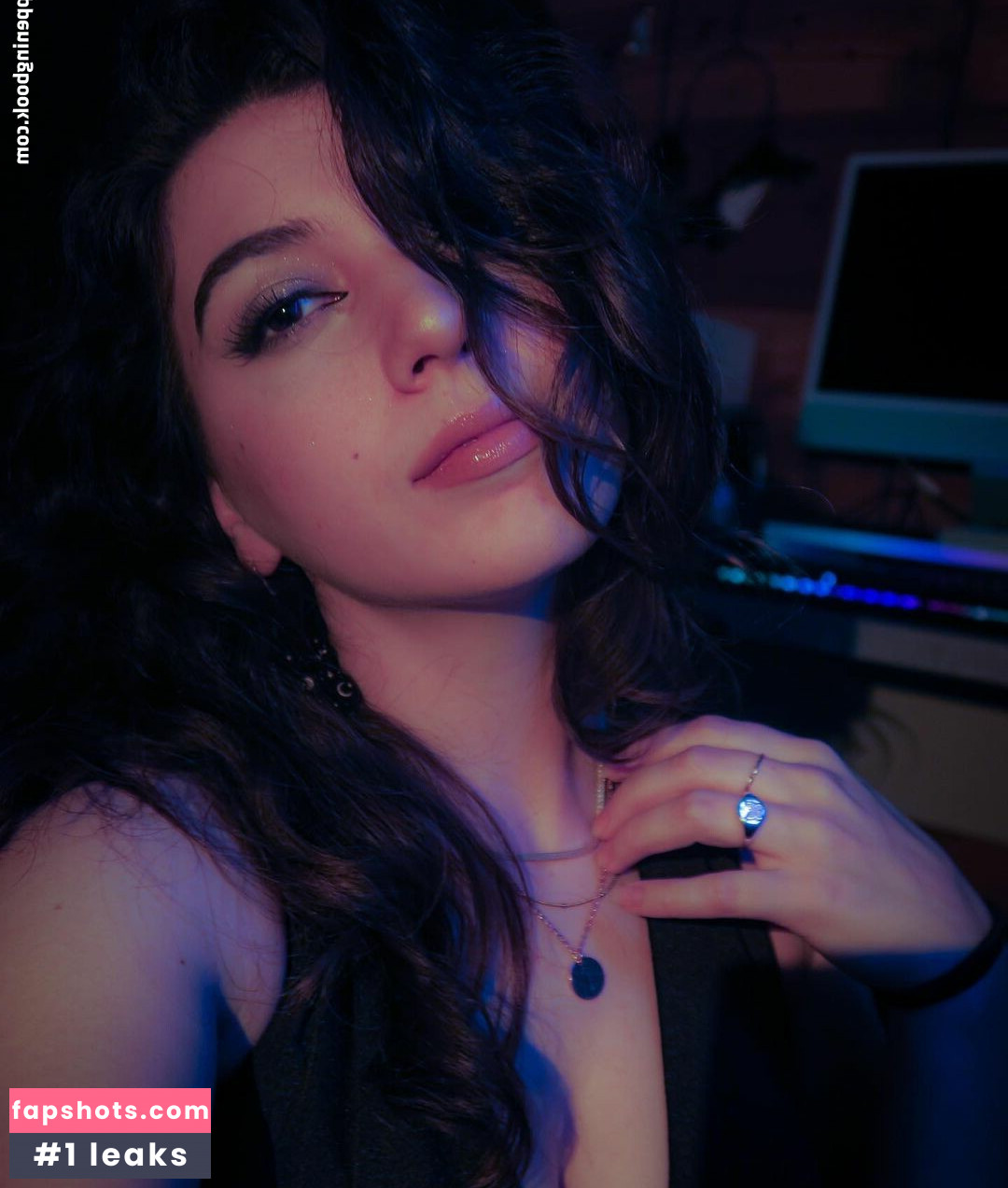 HannahBearsch nude babe gallery