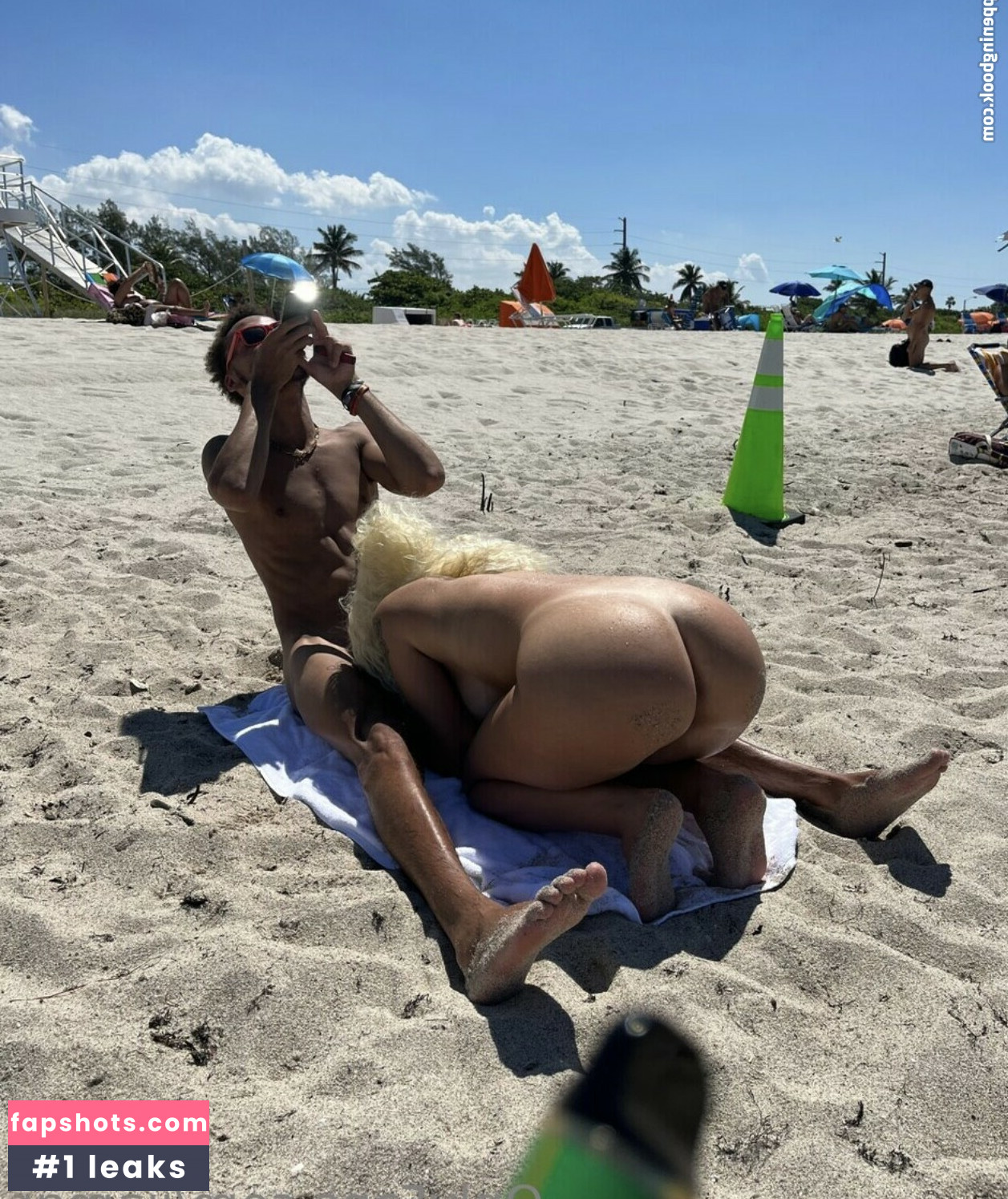 hannahtwin01 Filtración Desnuda OnlyFans Foto #8 - Fapshots