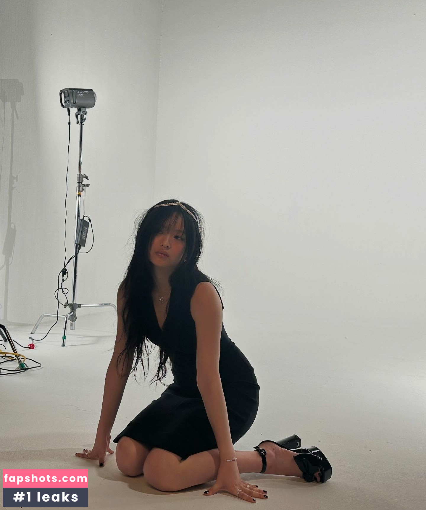 Hanni Pham gallery photo #23