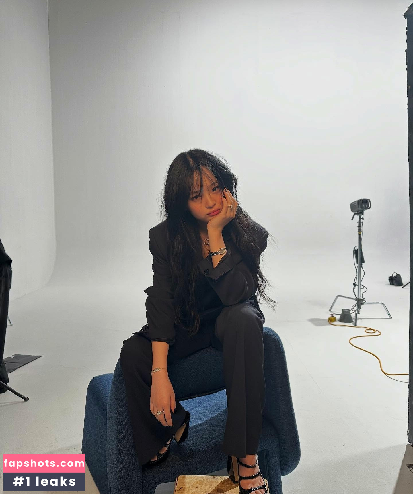 Hanni Pham gallery photo #26