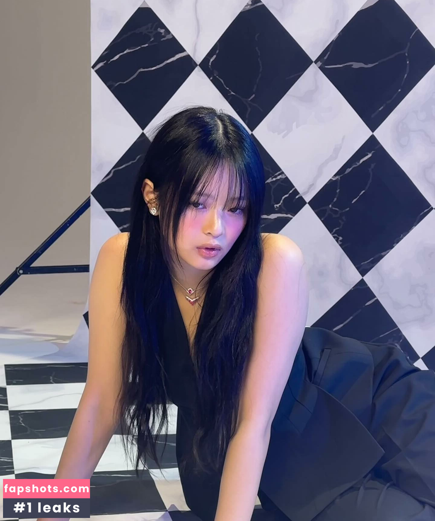 Hanni Pham gallery photo #27