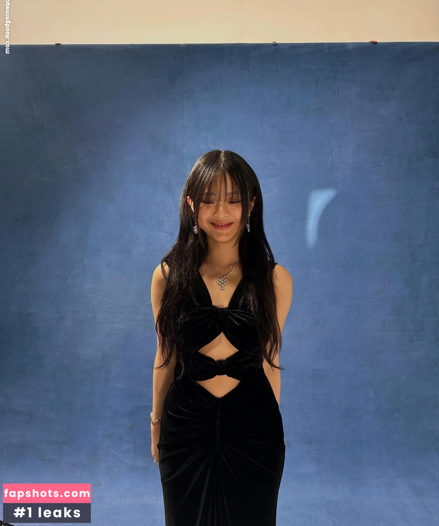 Hanni Pham gallery photo #29