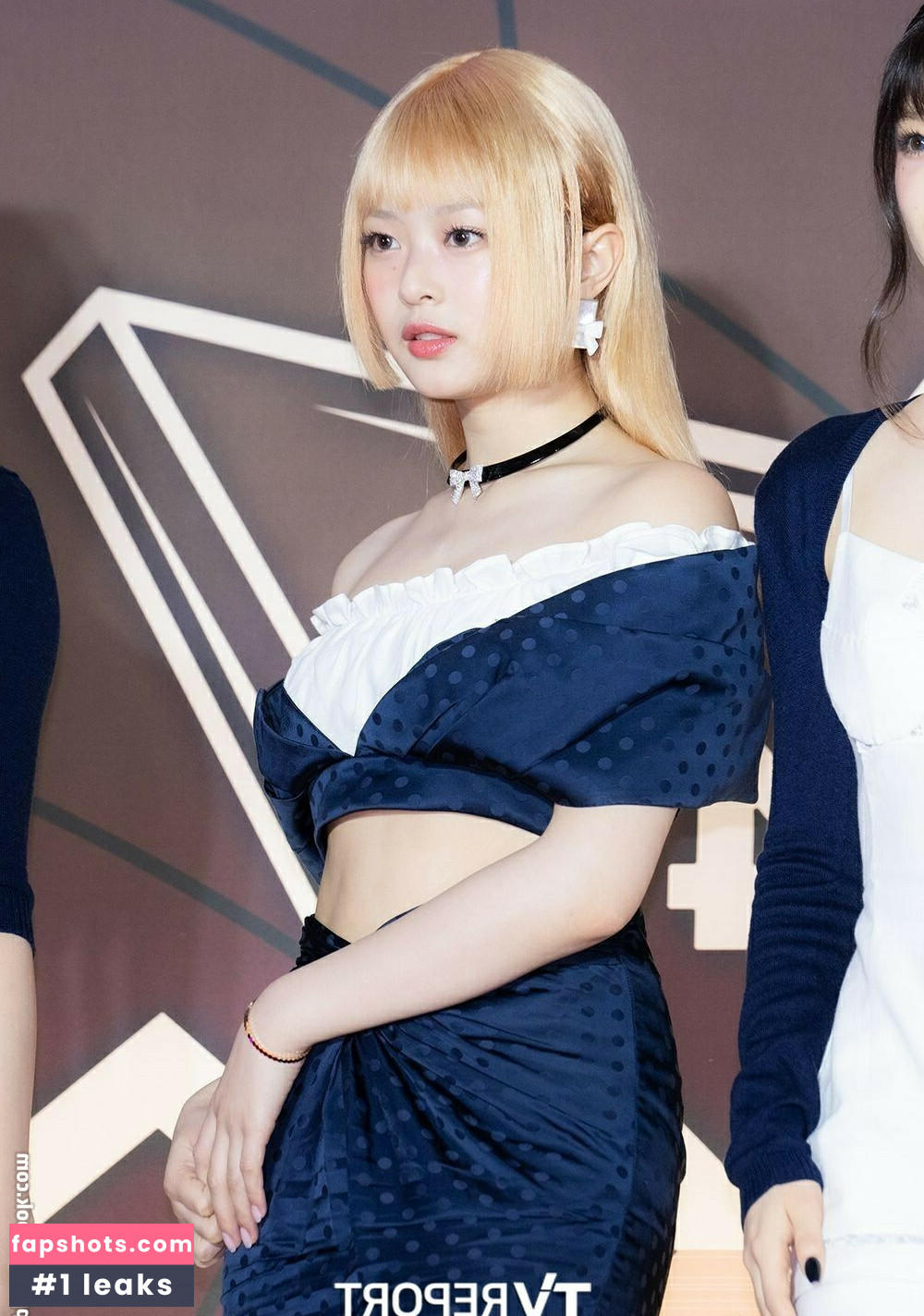 Hanni Pham gallery photo #32