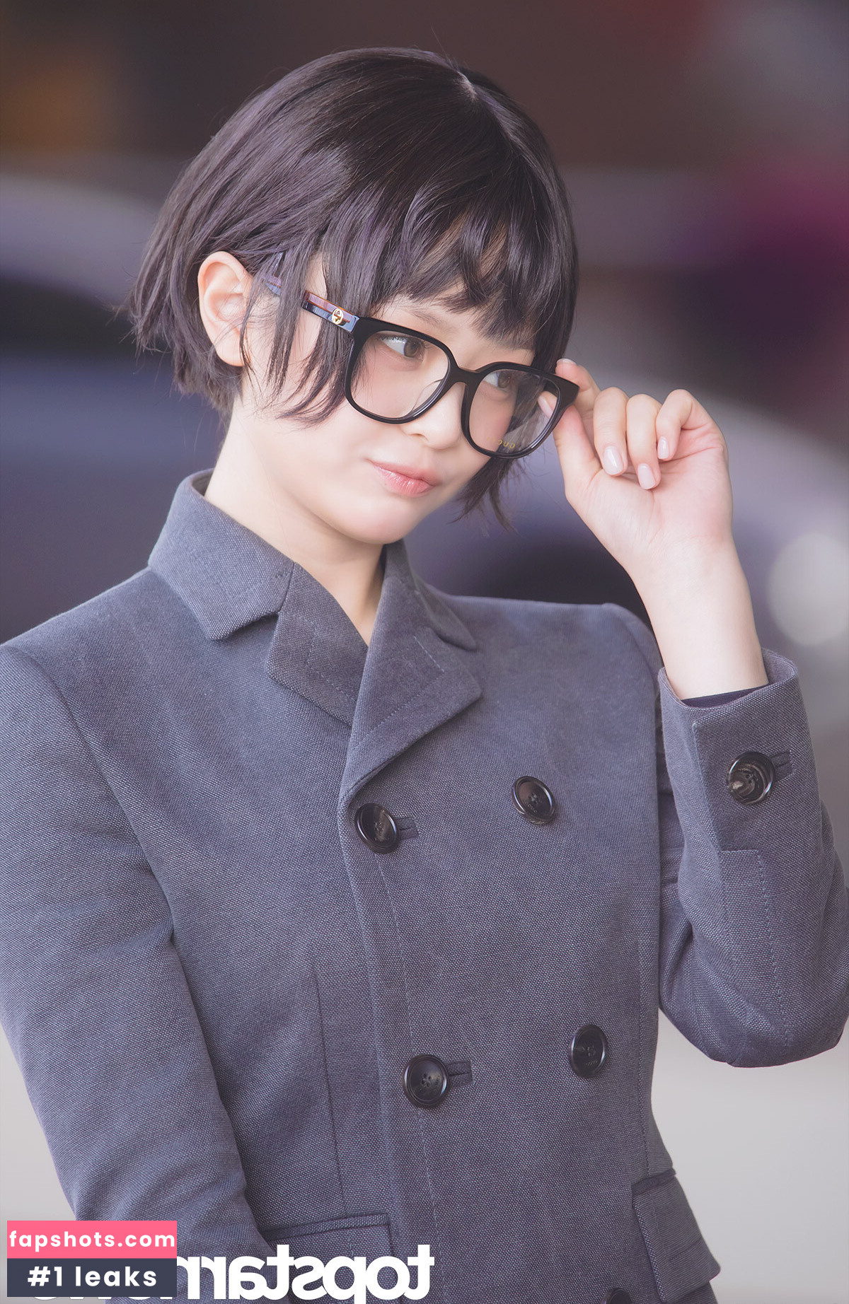 Hanni Pham gallery photo #34