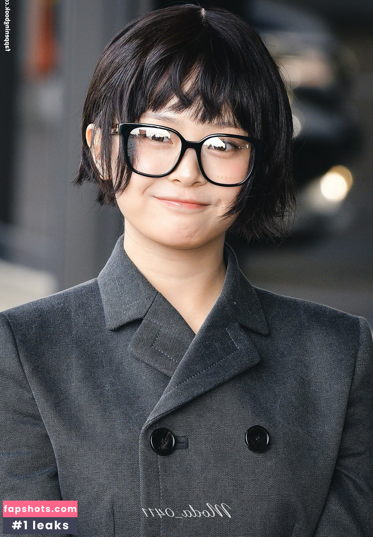 Hanni Pham gallery photo #35