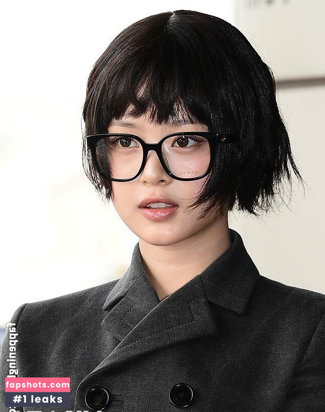 Hanni Pham gallery photo #45