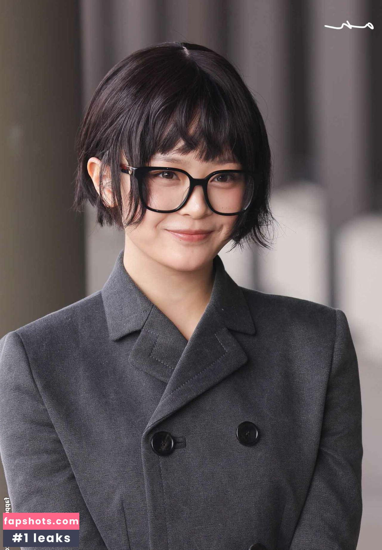 Hanni Pham gallery photo #47