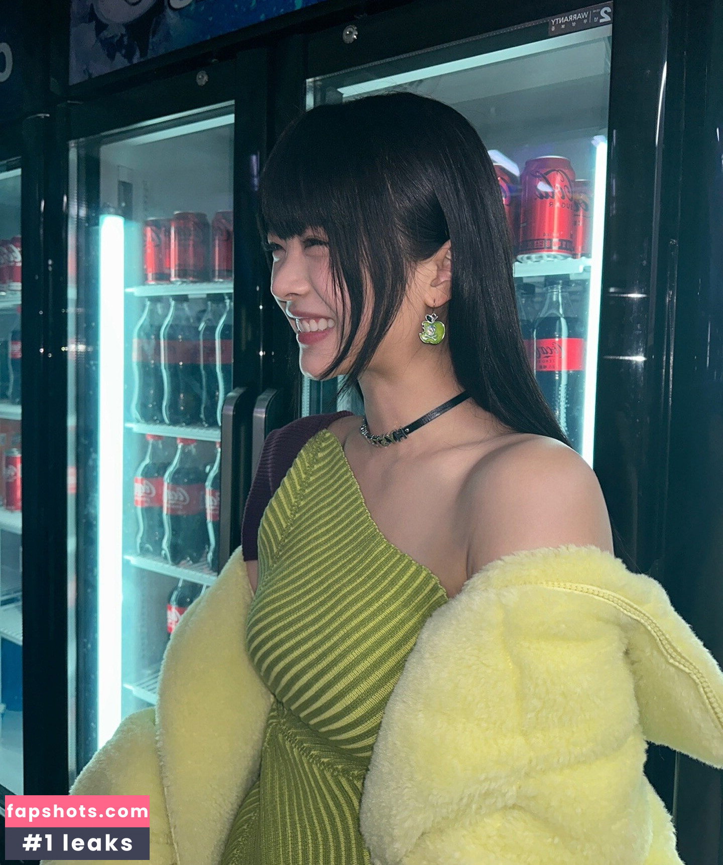 Hanni Pham gallery photo #50