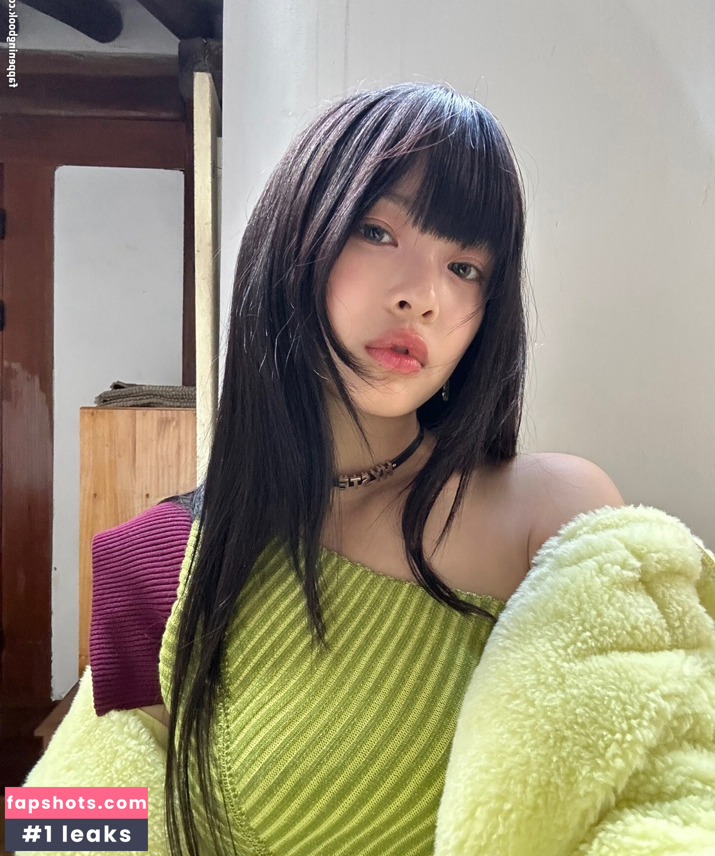 Hanni Pham gallery photo #53