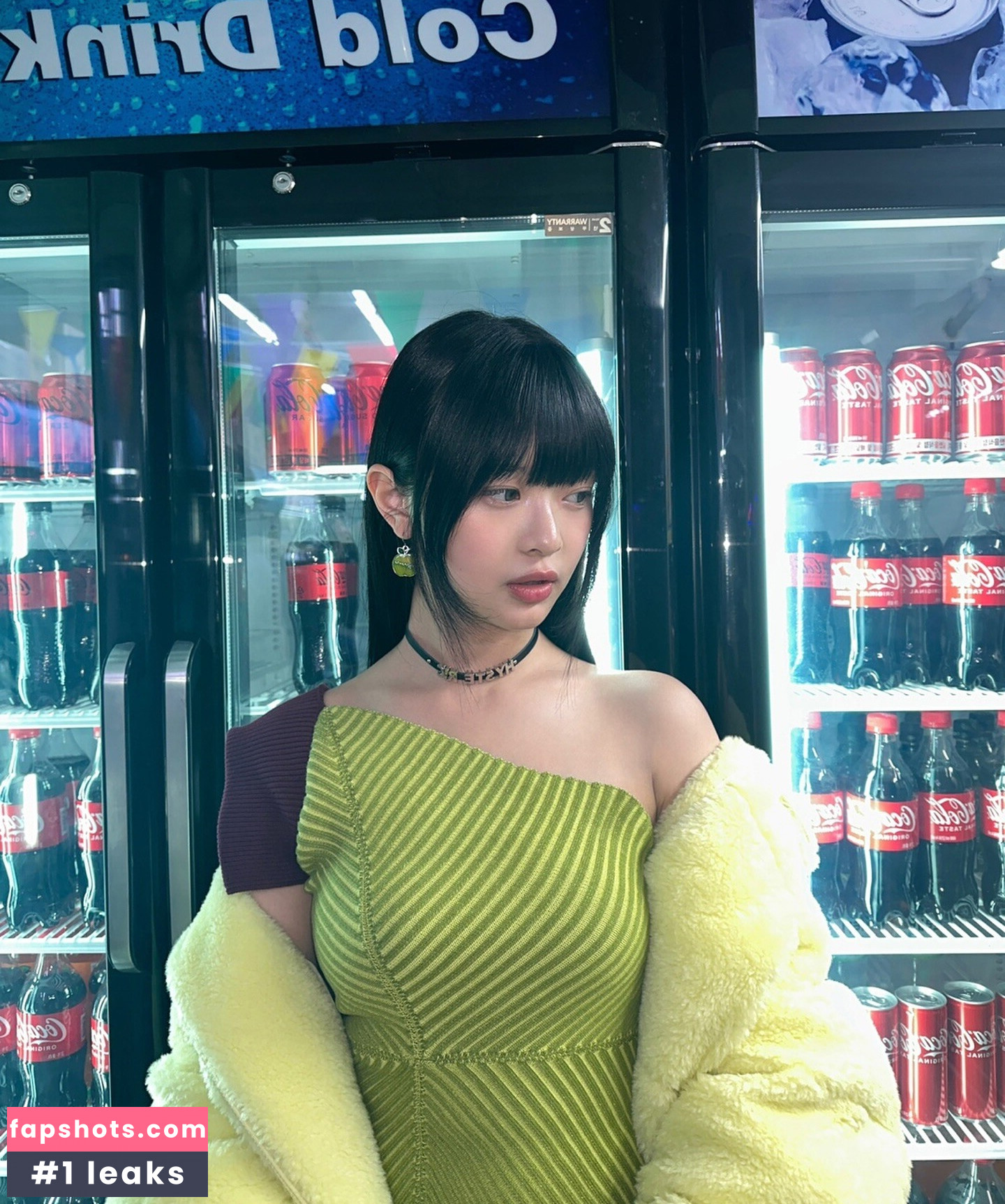 Hanni Pham gallery photo #54