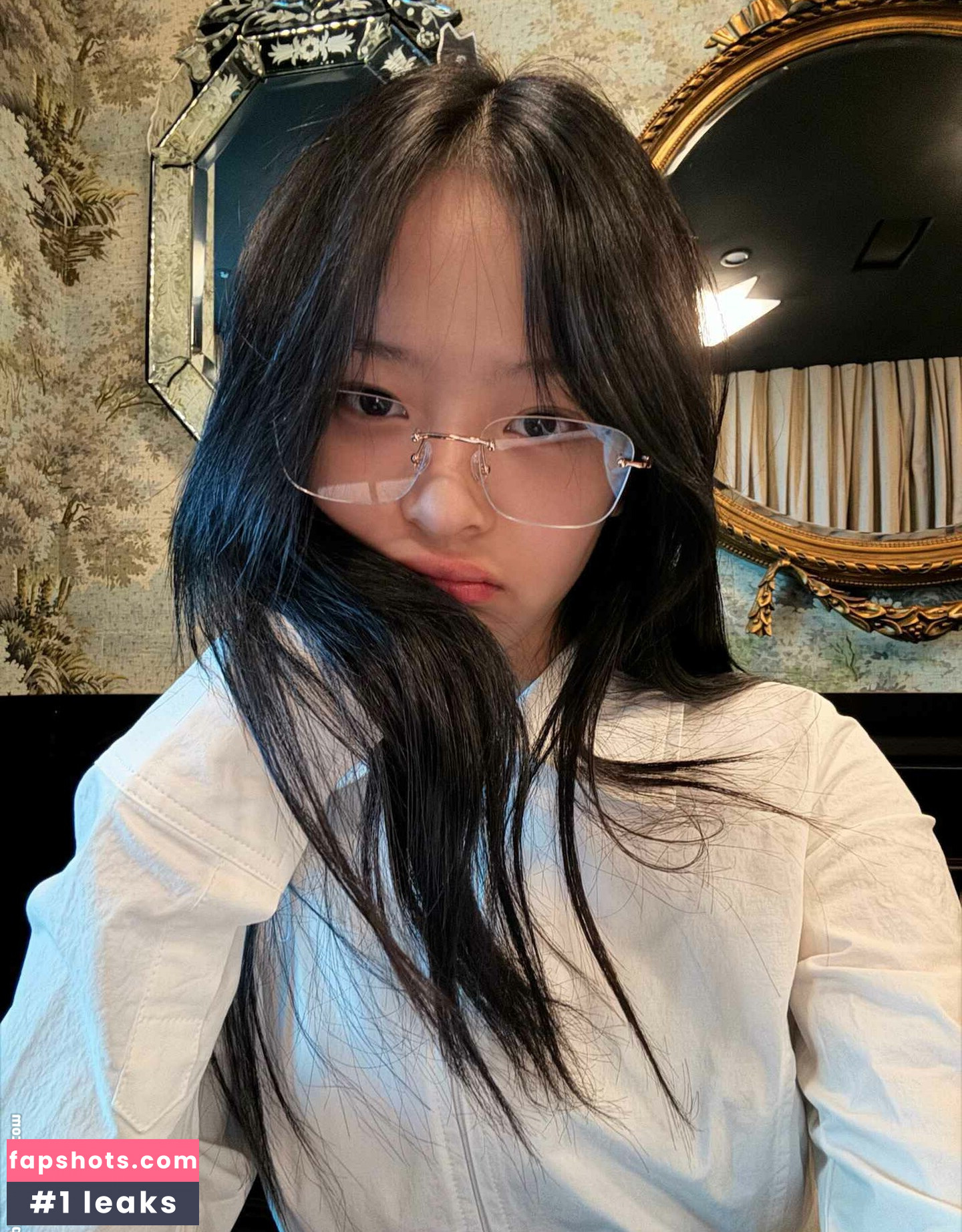 Hanni Pham gallery photo #56