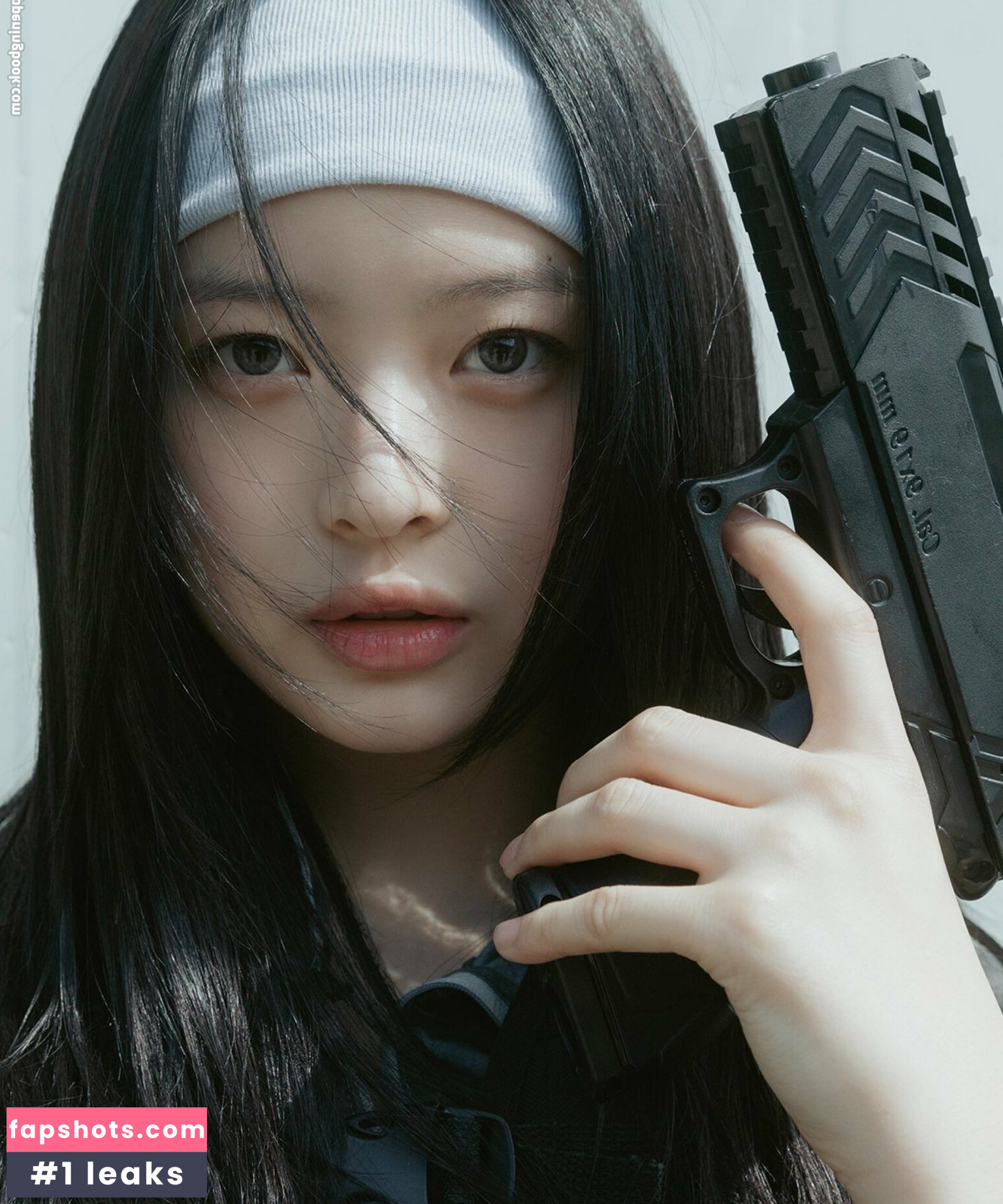 Hanni Pham gallery photo #59