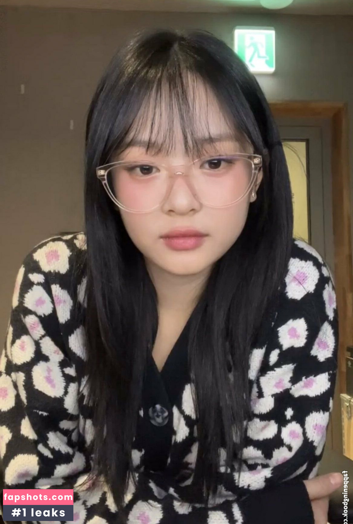 Hanni Pham gallery photo #60