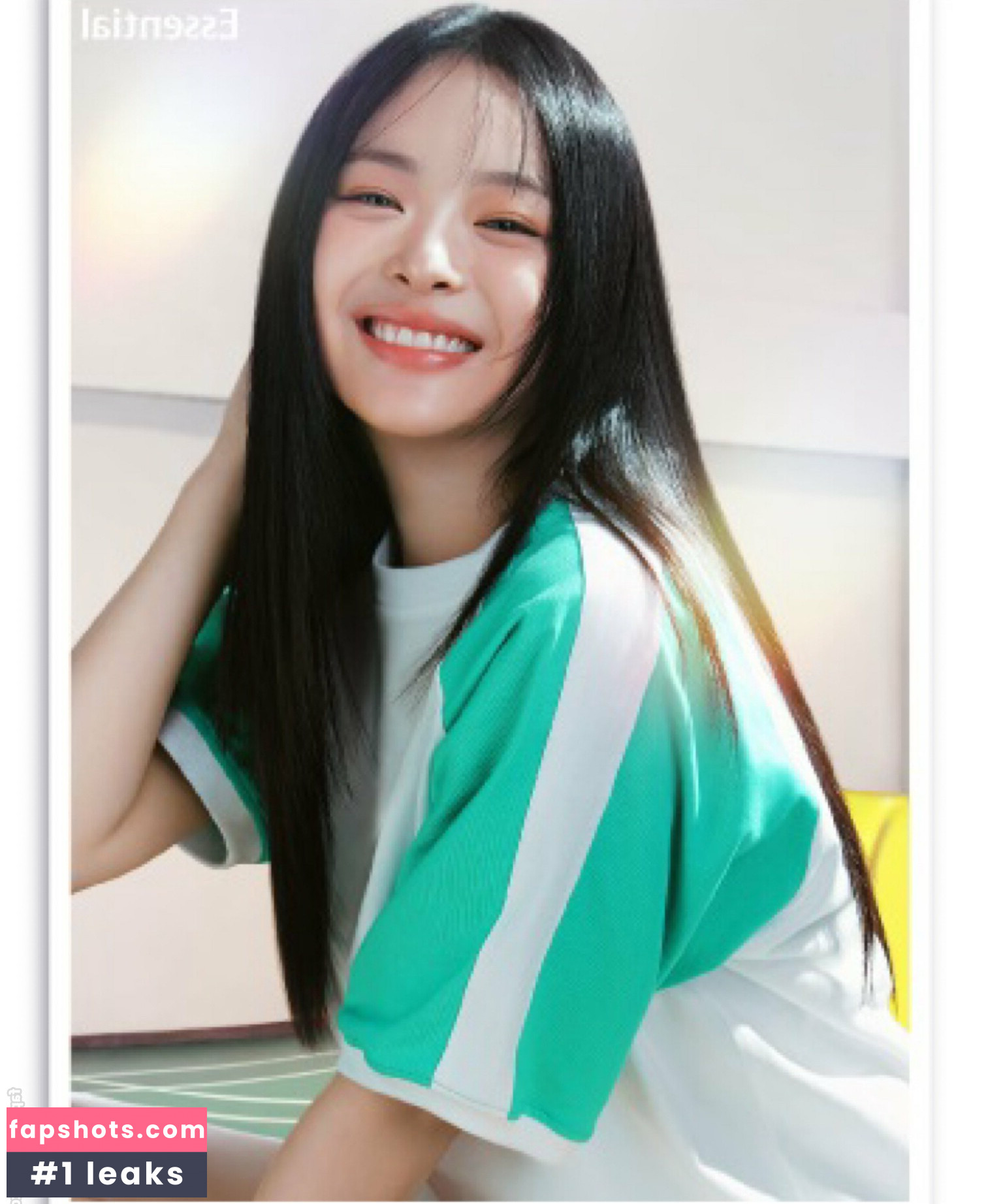 Hanni Pham gallery photo #62