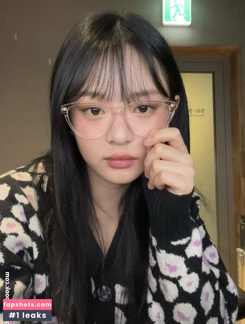 Hanni Pham gallery photo #63