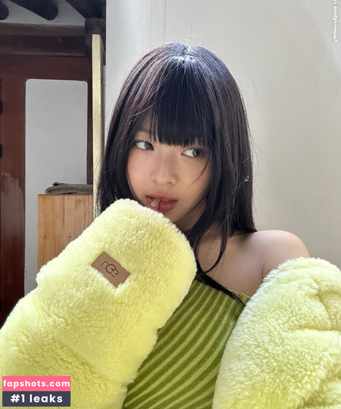 Hanni Pham gallery photo #65