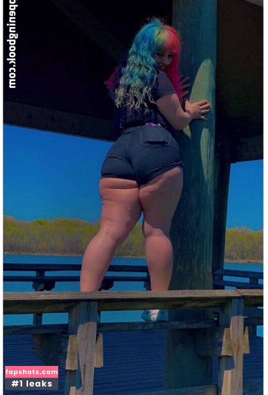 Harlee Queeni gallery photo #21