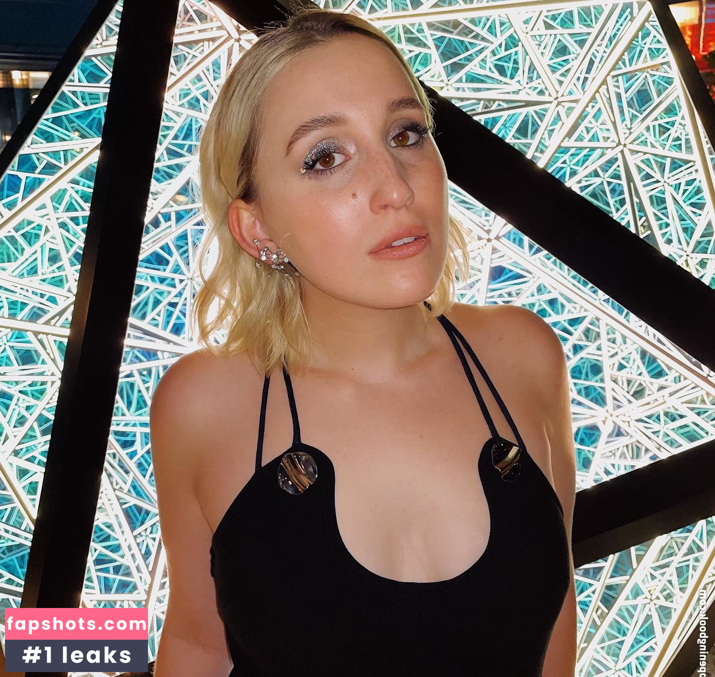 Harley Quinn Smith gallery photo #117