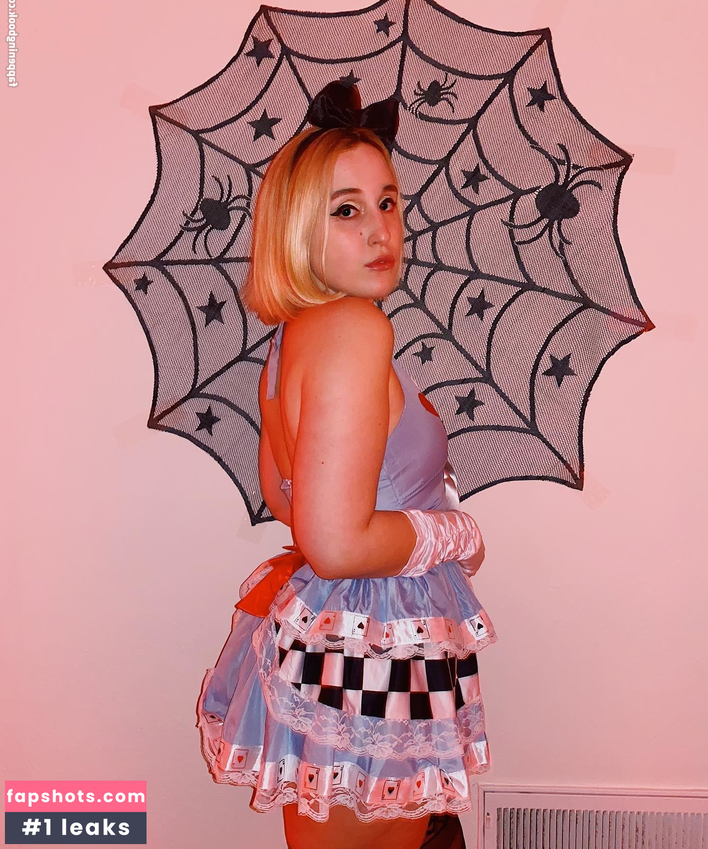 Harley Quinn Smith gallery photo #123