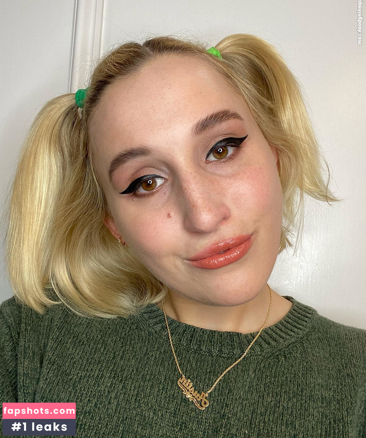 Harley Quinn Smith gallery photo #133